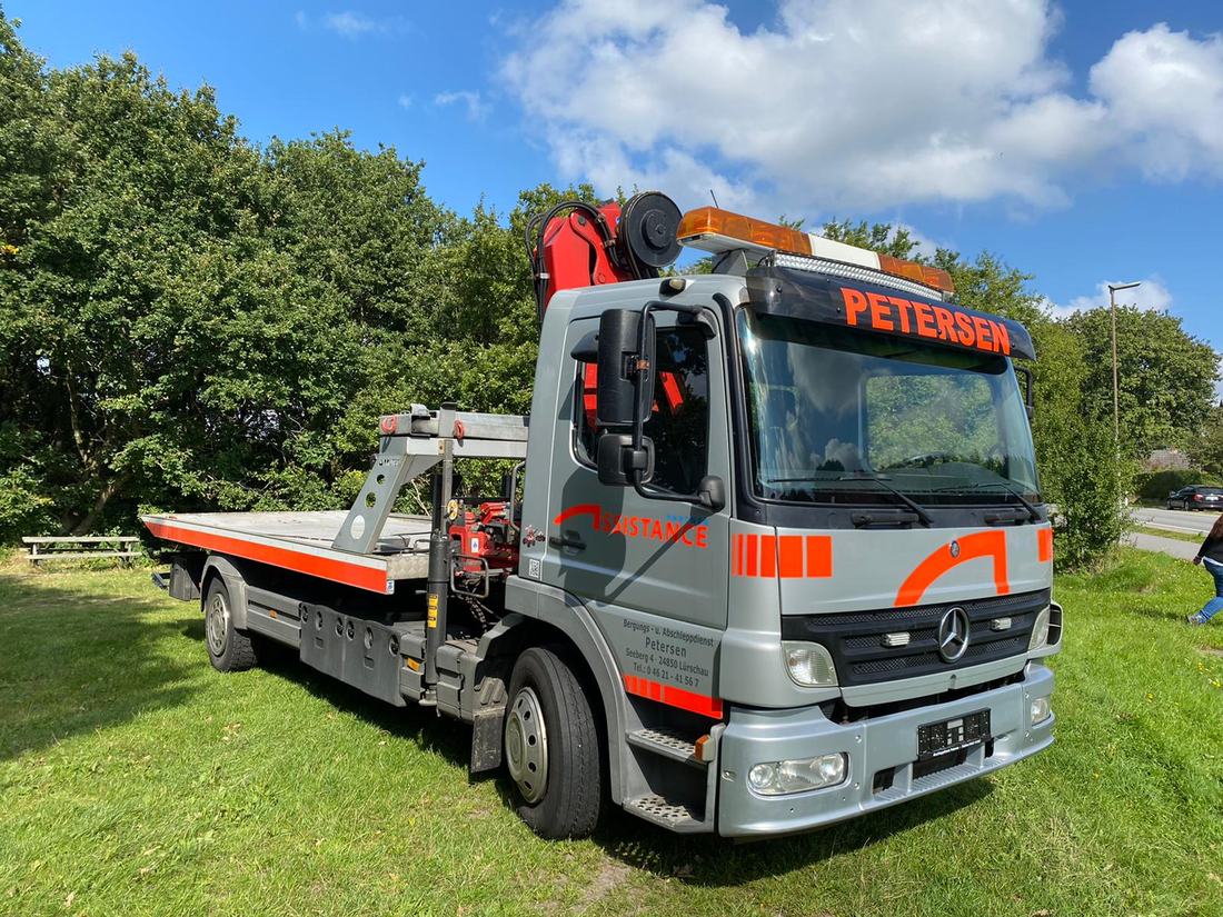 Mercedes Atego mit Ladekran